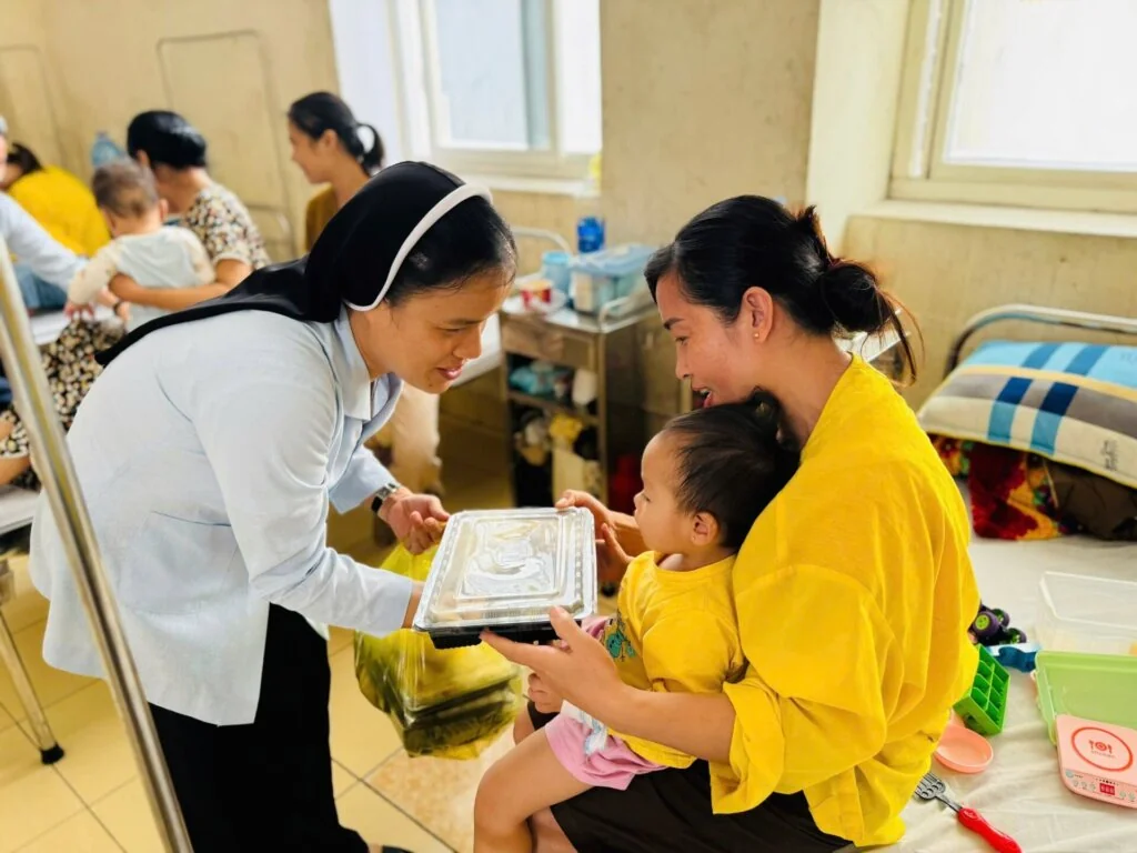 Tình Thương Lan Toả: Caritas Thanh Hóa Và Suất Cơm Ấm Nồng