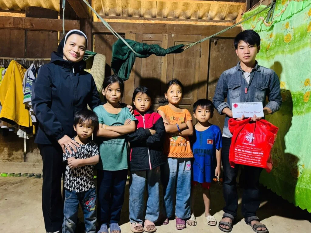 Giáng Sinh Ấm Áp Giữa Đại Ngàn: Caritas Thanh Hóa Mang Yêu Thương Đến Các Gia Đình H’Mông