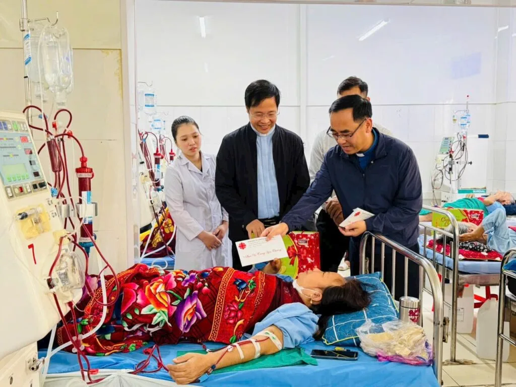 Nơi Giọt Máu Ngược Dòng, Tình Người Ngập Tràn