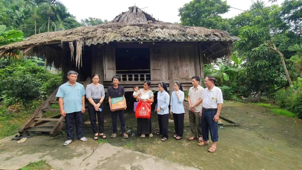 Ngôi Nhà Ấm Áp Tình Người: Caritas Thanh Hóa Trao Tặng Mái Ấm Cho Gia Đình Anh Vọng