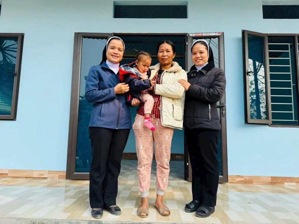 Ngôi Nhà Ấm Áp Tình Người: Caritas Thanh Hóa Trao Tặng Mái Ấm Cho Gia Đình Anh Vọng