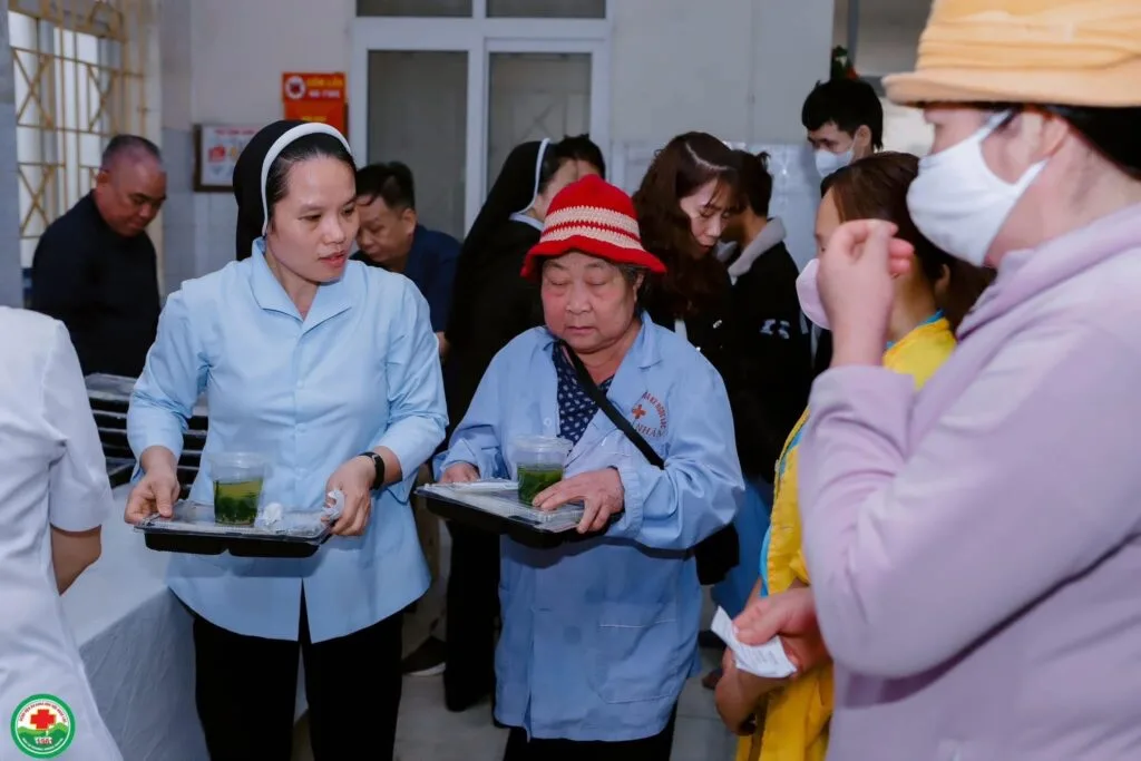 Bác Ái Mùa Chay: Caritas Thanh Hóa Trao Yêu Thương Đến Bệnh Nhân Nghèo Tại Bệnh Viện Ngọc Lặc