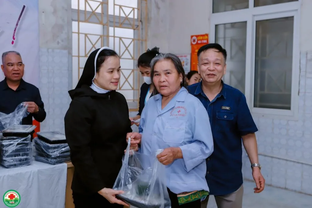 Bác Ái Mùa Chay: Caritas Thanh Hóa Trao Yêu Thương Đến Bệnh Nhân Nghèo Tại Bệnh Viện Ngọc Lặc