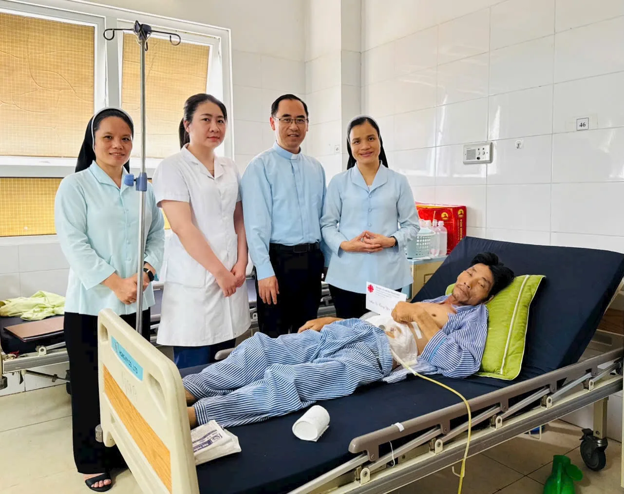 Tia Sáng Giữa Bệnh Viện Lạnh Giá: Tấm Lòng Vàng Sưởi Ấm Cha Con Anh Thi