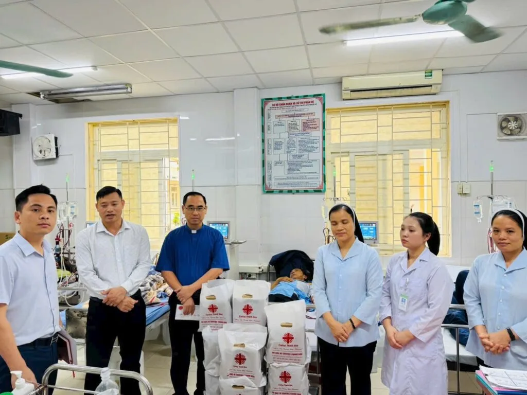 Caritas Thanh Hóa: Thắp sáng hy vọng, sẻ chia gánh nặng cùng bệnh nhân lọc máu Nông Cống
