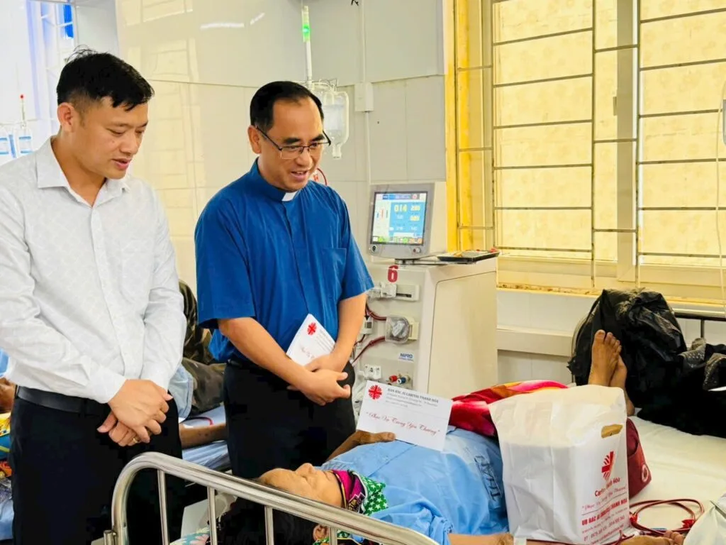 Caritas Thanh Hóa: Thắp sáng hy vọng, sẻ chia gánh nặng cùng bệnh nhân lọc máu Nông Cống