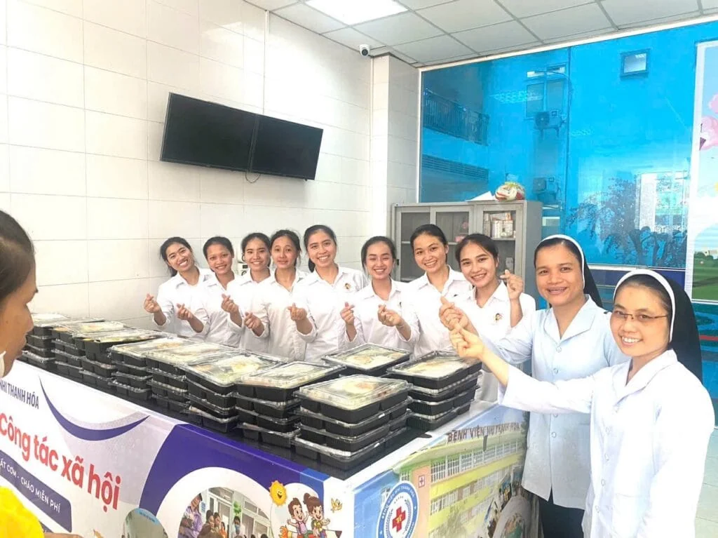 Sự Ấm Áp Lan Tỏa Từ Những Suất Cơm Yêu Thương Tại Bệnh Viện Nhi Thanh Hoá