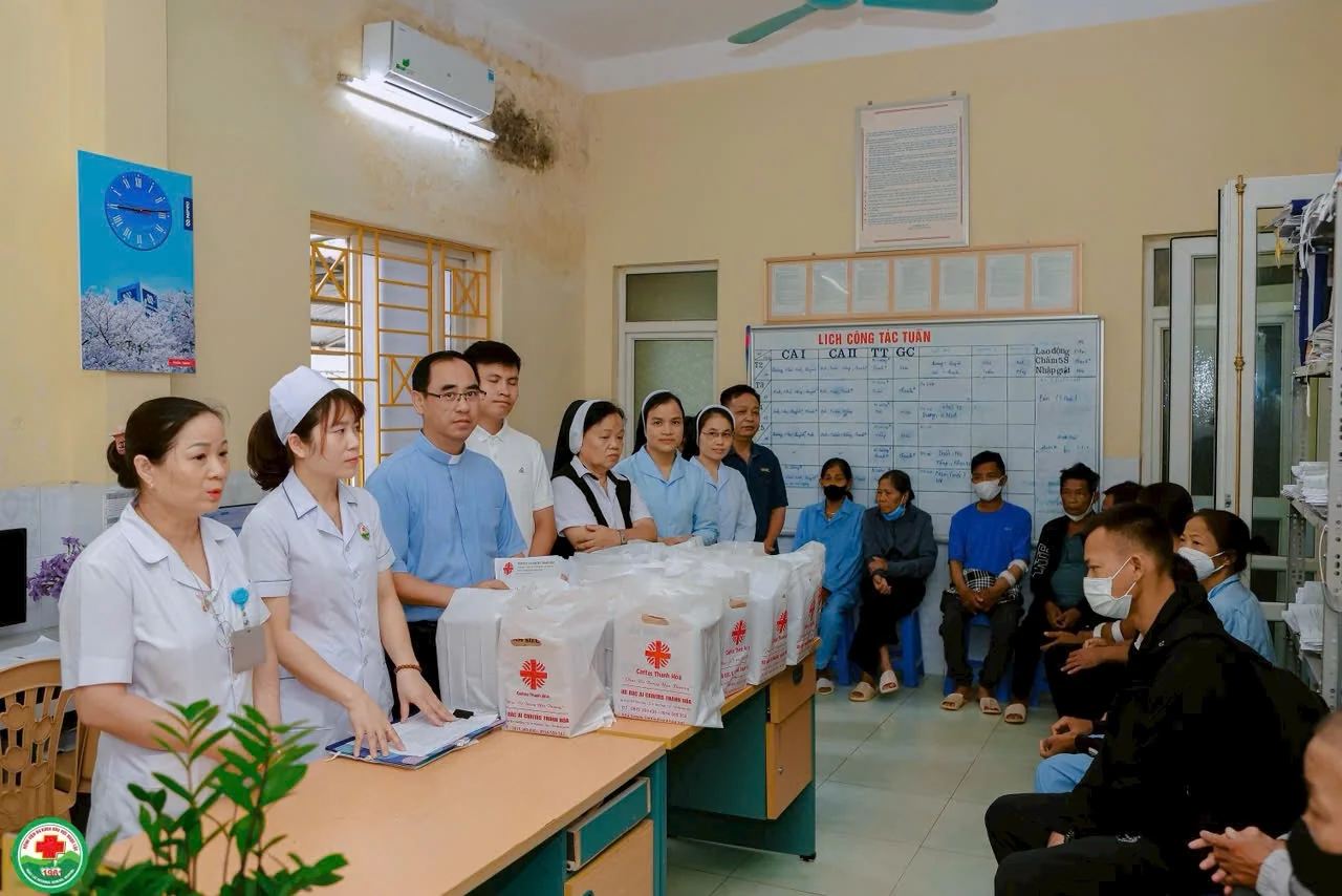 Tình Yêu Thương Sưởi Ấm Những Phận Đời Bất Hạnh
