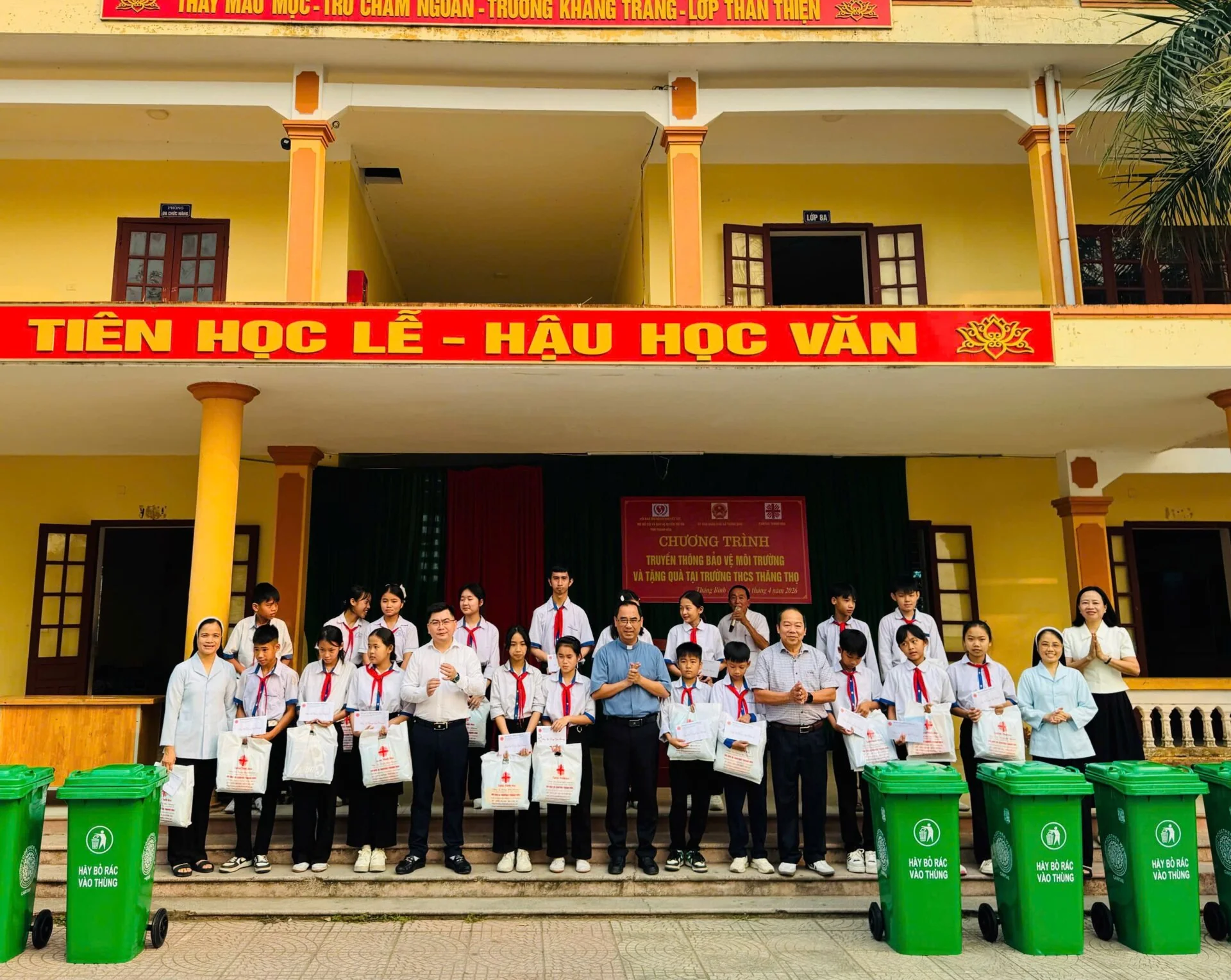 DỌN RÁC MÔI TRƯỜNG, THANH LỌC TÂM HỒN: HÀNH TRÌNH GIEO MẦM HY VỌNG TẠI TRƯỜNG THCS THĂNG THỌ