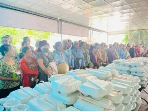 NHỮNG SUẤT CƠM ẤM TÌNH NGƯỜI TẠI BỆNH VIỆN NÔNG CỐNG