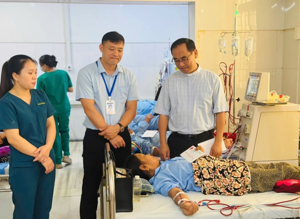 Nụ Cười Hồi Sinh Từ Những Tấm Lòng Xa Xứ