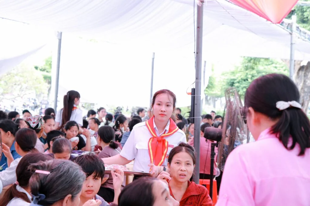 ĐỒNG HÀNH TRONG YÊU THƯƠNG: KHI NHỮNG “VẦNG TRĂNG KHUYẾT” TỎA SÁNG