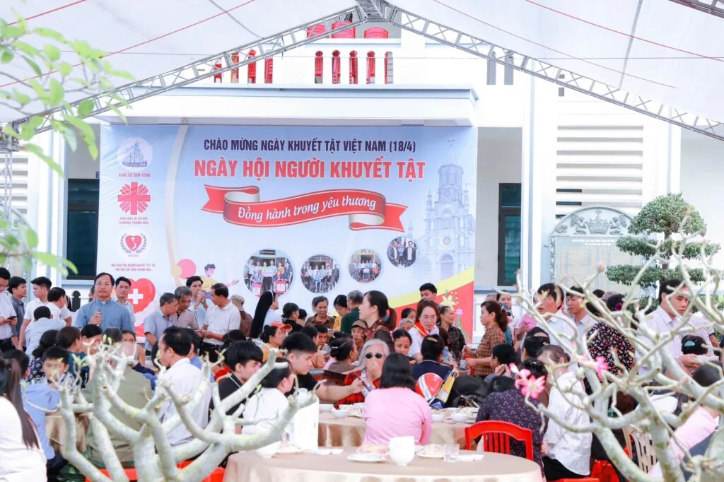 ĐỒNG HÀNH TRONG YÊU THƯƠNG: KHI NHỮNG “VẦNG TRĂNG KHUYẾT” TỎA SÁNG