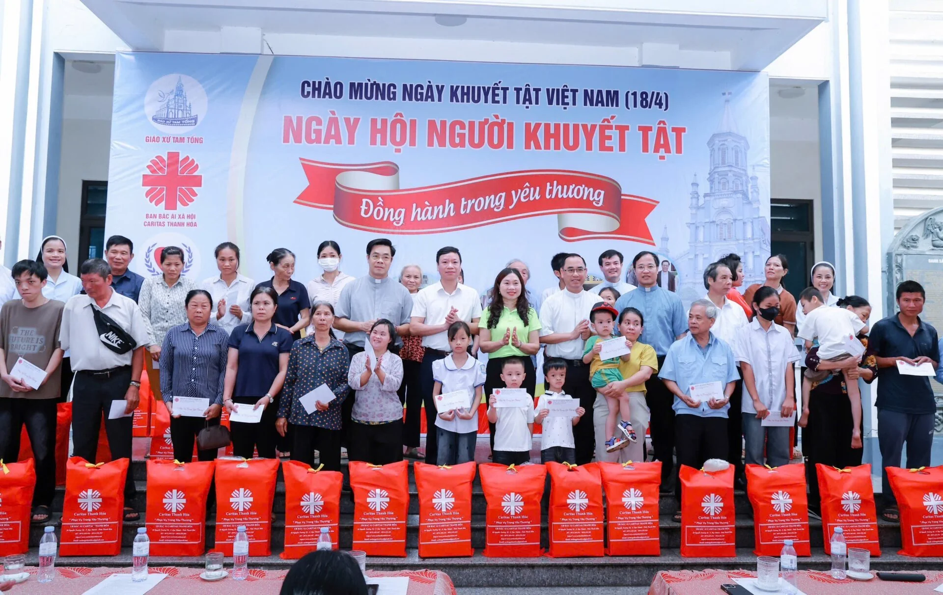 ĐỒNG HÀNH TRONG YÊU THƯƠNG: KHI NHỮNG “VẦNG TRĂNG KHUYẾT” TỎA SÁNG