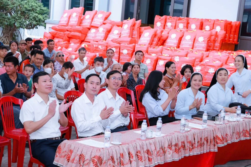 ĐỒNG HÀNH TRONG YÊU THƯƠNG: KHI NHỮNG “VẦNG TRĂNG KHUYẾT” TỎA SÁNG