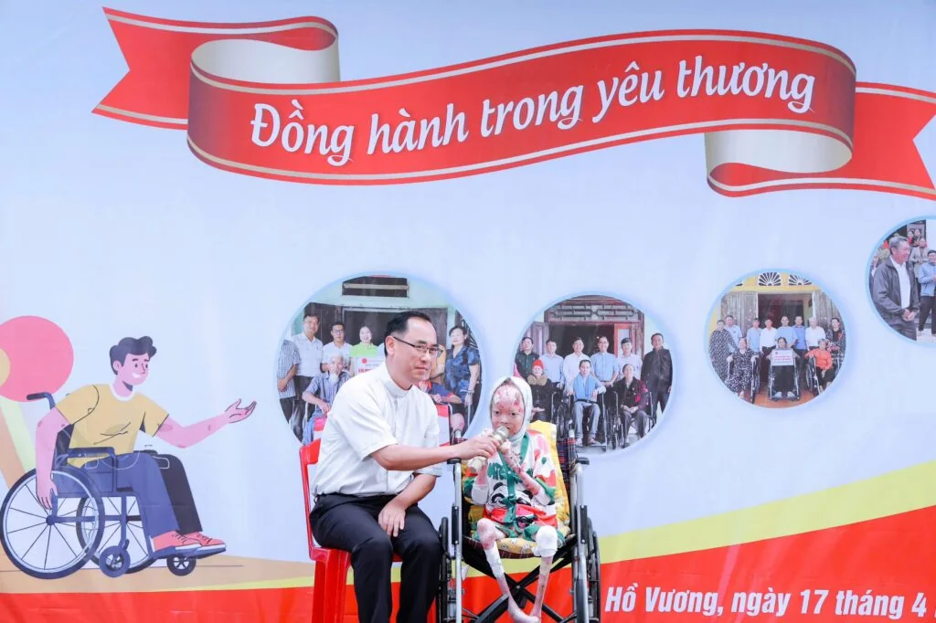 ĐỒNG HÀNH TRONG YÊU THƯƠNG: KHI NHỮNG “VẦNG TRĂNG KHUYẾT” TỎA SÁNG