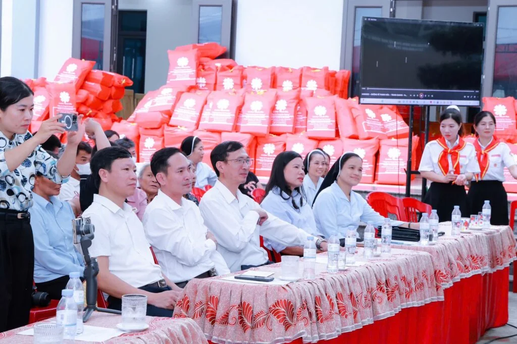 ĐỒNG HÀNH TRONG YÊU THƯƠNG: KHI NHỮNG “VẦNG TRĂNG KHUYẾT” TỎA SÁNG