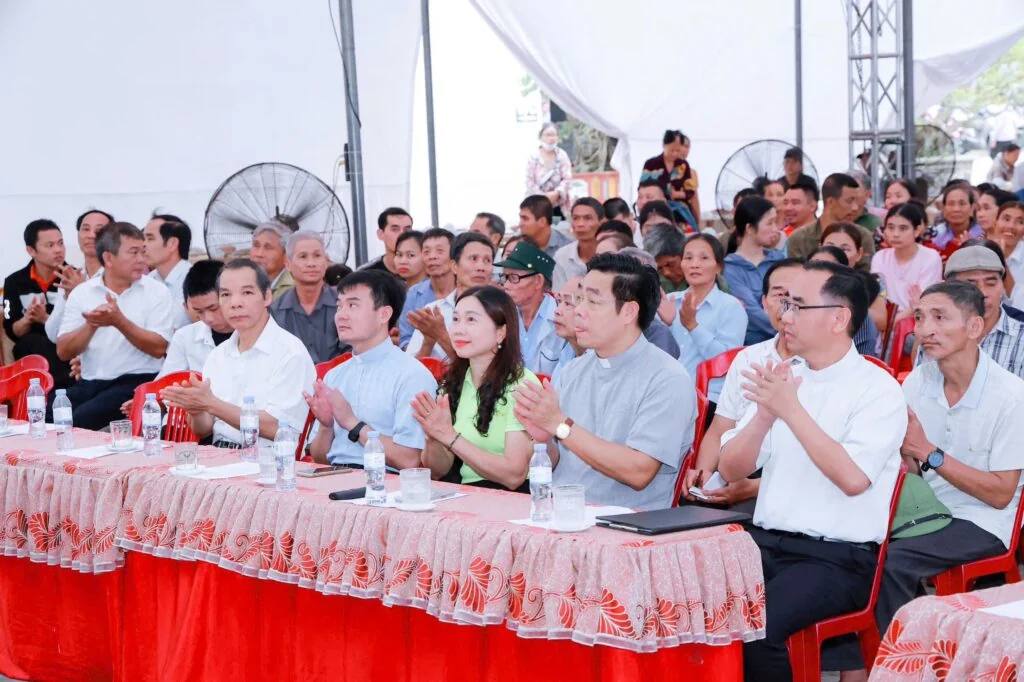ĐỒNG HÀNH TRONG YÊU THƯƠNG: KHI NHỮNG “VẦNG TRĂNG KHUYẾT” TỎA SÁNG