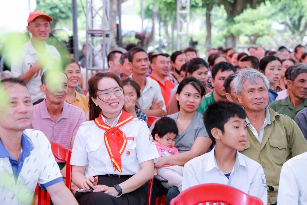 ĐỒNG HÀNH TRONG YÊU THƯƠNG: KHI NHỮNG “VẦNG TRĂNG KHUYẾT” TỎA SÁNG