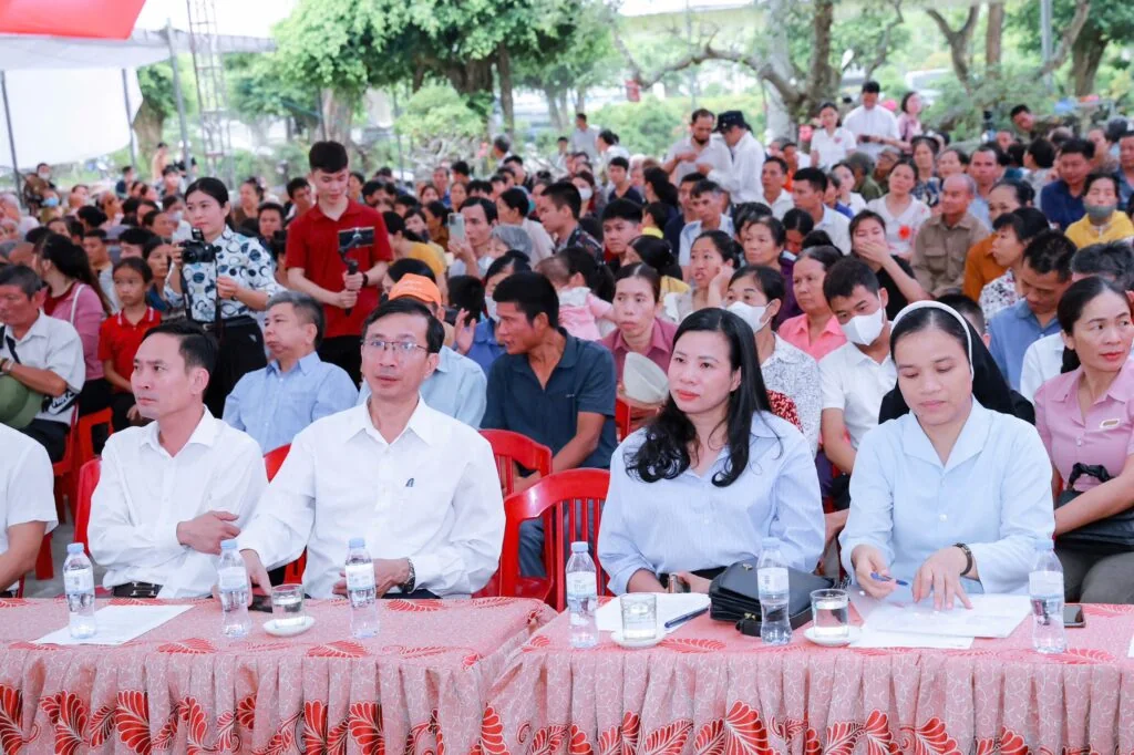 ĐỒNG HÀNH TRONG YÊU THƯƠNG: KHI NHỮNG “VẦNG TRĂNG KHUYẾT” TỎA SÁNG