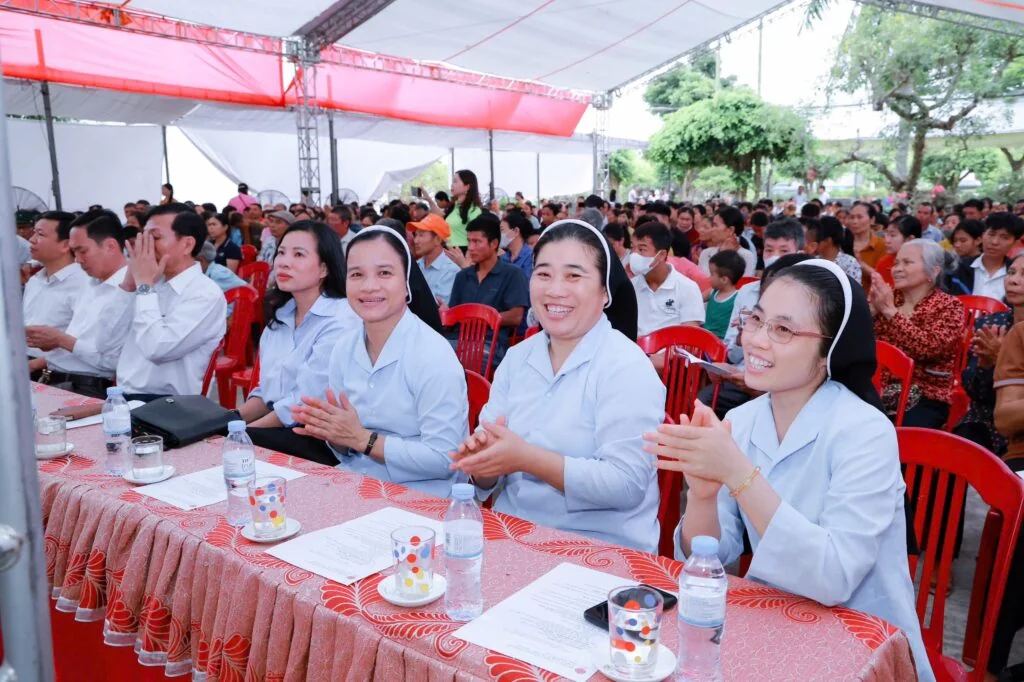 ĐỒNG HÀNH TRONG YÊU THƯƠNG: KHI NHỮNG “VẦNG TRĂNG KHUYẾT” TỎA SÁNG
