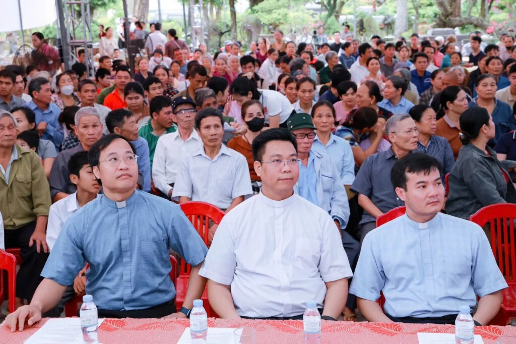 ĐỒNG HÀNH TRONG YÊU THƯƠNG: KHI NHỮNG “VẦNG TRĂNG KHUYẾT” TỎA SÁNG