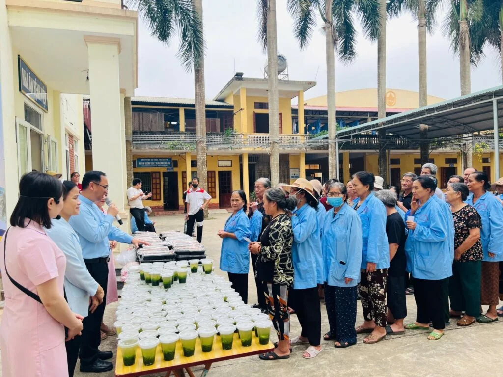 Hơi Ấm Tình Người: Caritas Thanh Hóa Trao Cơm 0 Đồng Tại Triệu Sơn
