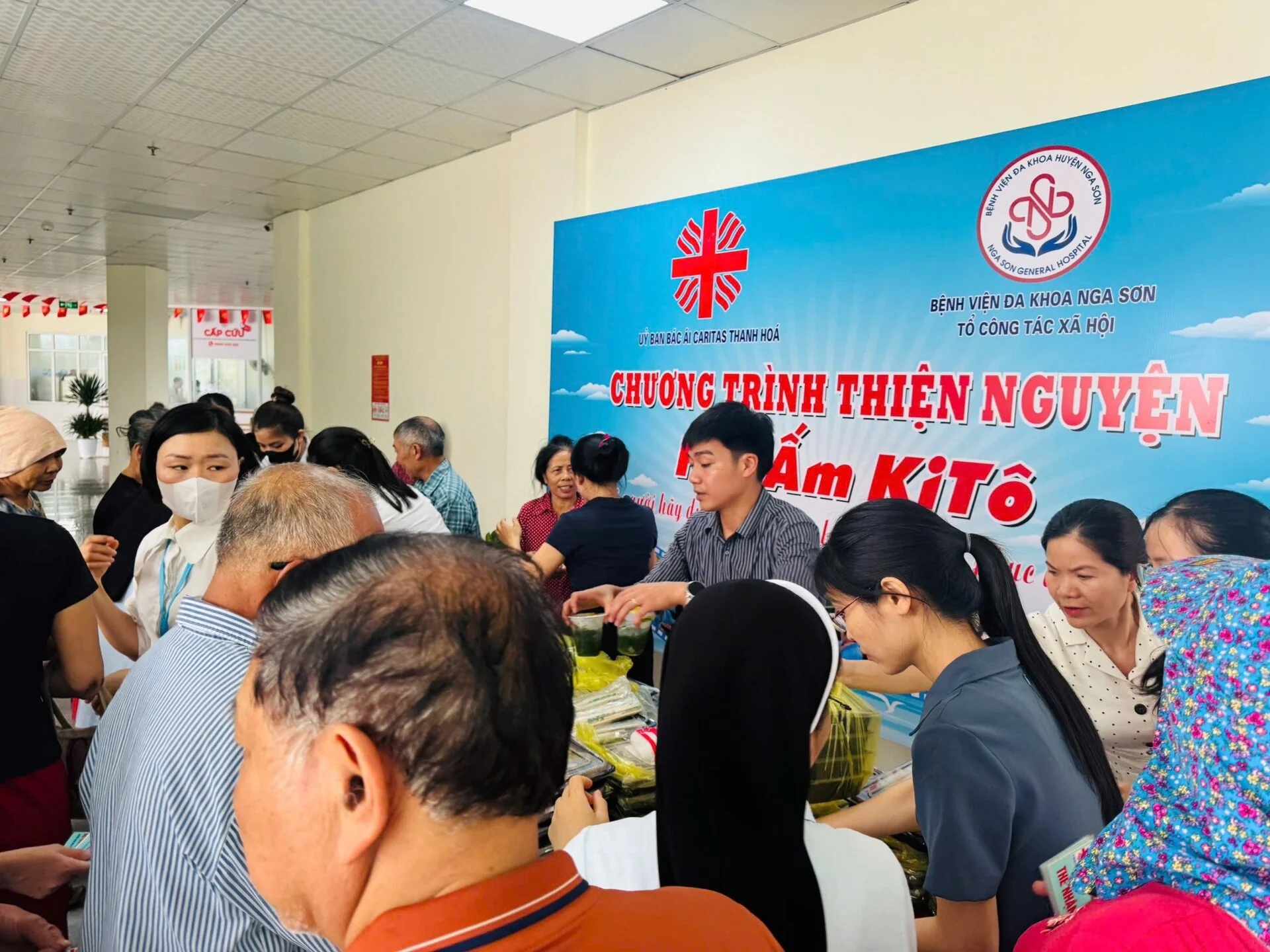 Suất Cơm Nghĩa Tình: Ấm Lòng Bệnh Nhân Nghèo Tại Nga Sơn