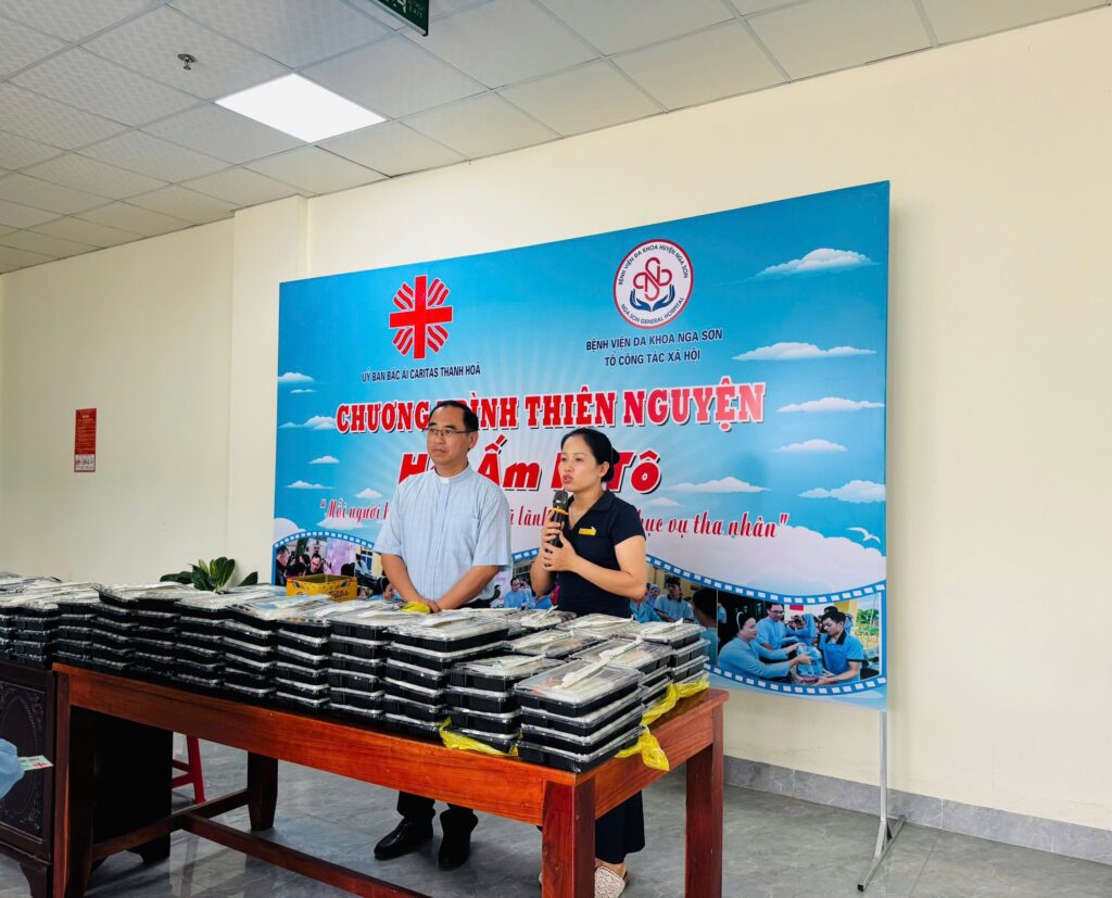 Suất Cơm Nghĩa Tình: Ấm Lòng Bệnh Nhân Nghèo Tại Nga Sơn