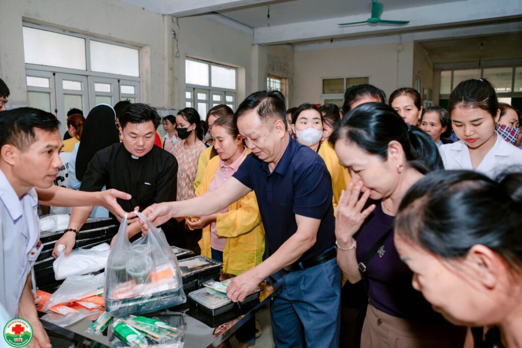 Những Suất Cơm Ấm Tình Người Tại Bệnh Viện Đa Khoa Ngọc Lặc