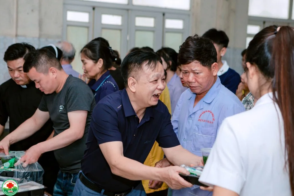 Những Suất Cơm Ấm Tình Người Tại Bệnh Viện Đa Khoa Ngọc Lặc