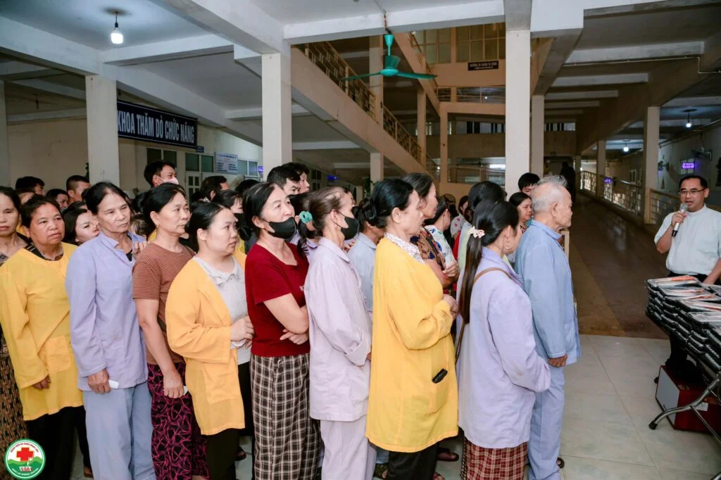 Những Suất Cơm Ấm Tình Người Tại Bệnh Viện Đa Khoa Ngọc Lặc