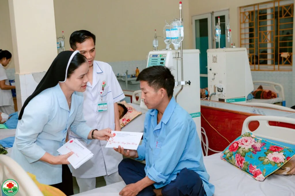 Ấm Áp Nghĩa Tình Nơi Phòng Lọc Máu BV Ngọc Lặc
