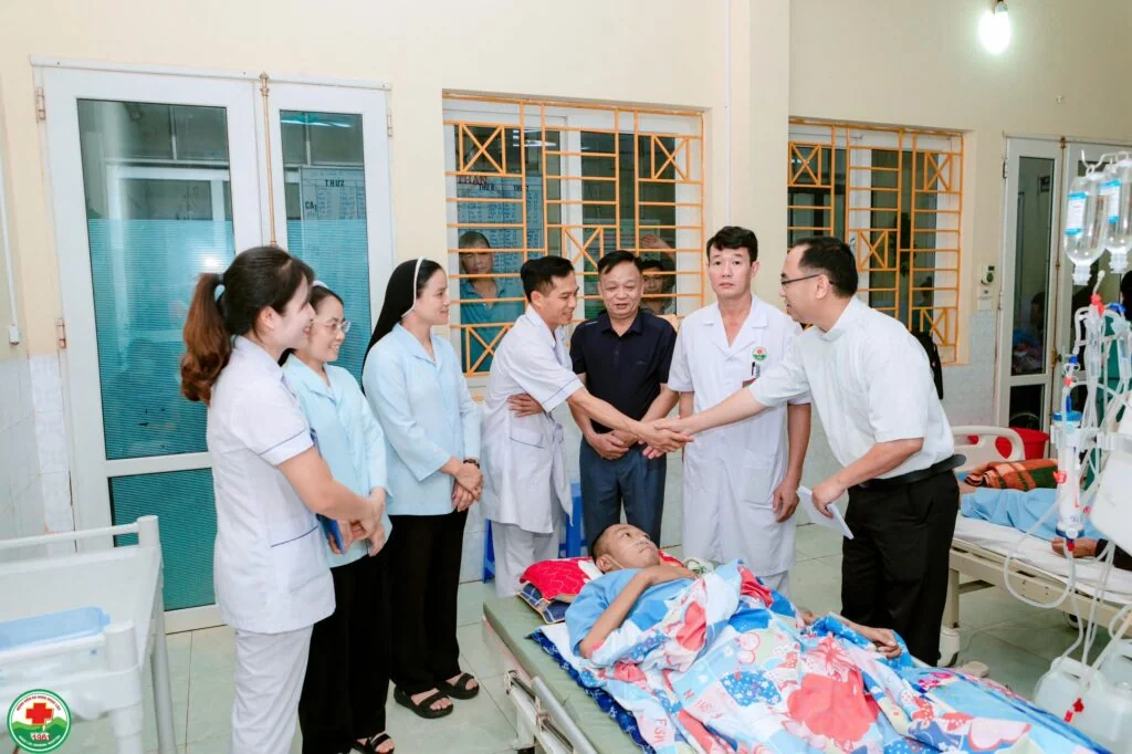 Ấm Áp Nghĩa Tình Nơi Phòng Lọc Máu BV Ngọc Lặc