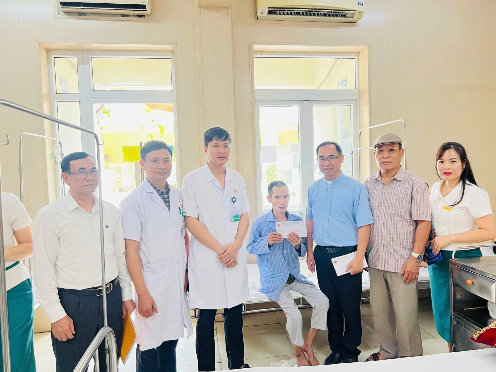 Hành Trình Kết Nối Yêu Thương: Caritas Thanh Hóa Sẻ Chia Cùng Bệnh Nhân Nghèo Tại Bệnh Viện Hậu Lộc