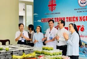 Ấm Áp Tình Người: 300 Suất Cơm 0 Đồng Đong Đầy Yêu Thương Tại Bệnh Viện Nga Sơn
