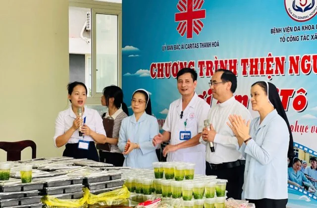 Ấm Áp Tình Người: 300 Suất Cơm 0 Đồng Đong Đầy Yêu Thương Tại Bệnh Viện Nga Sơn